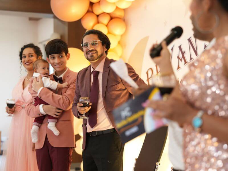 Candid family photography in Bengaluru capturing natural smiles